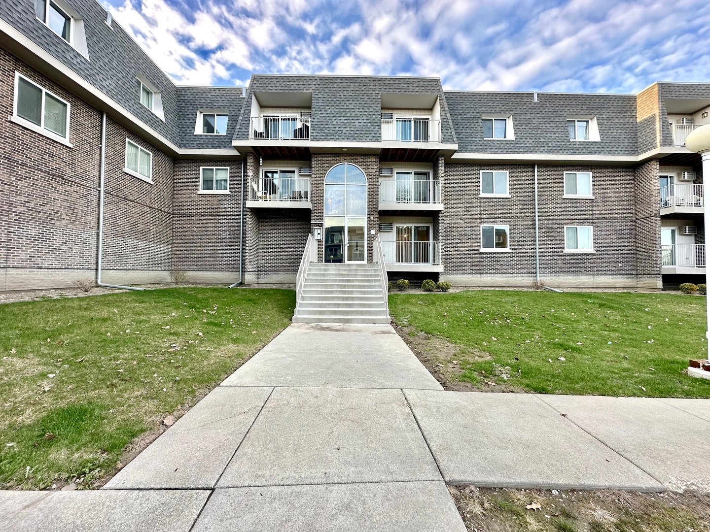 820 MCINTOSH Court #106, Prospect Heights, IL 60070