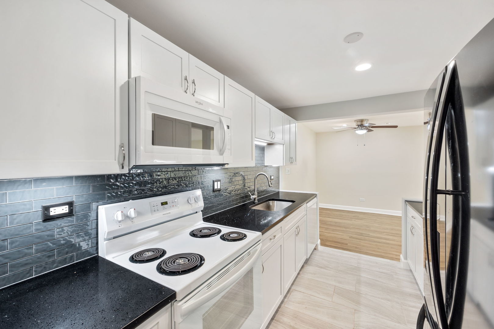 940 Beau Drive #103, Des Plaines, IL 60016