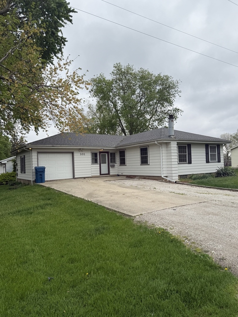 101 White Road, Stanford, IL 61774