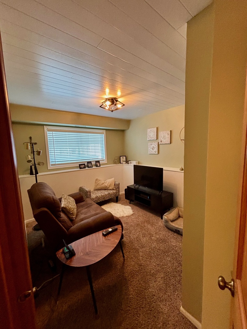 734 Bluejay Circle, Elk Grove Village, IL 60007
