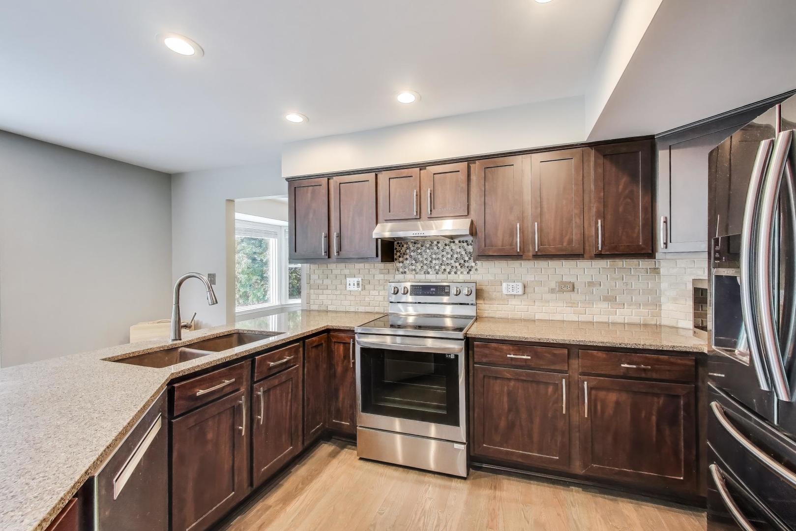 713 Mohican Trail, Lake In The Hills, IL 60156