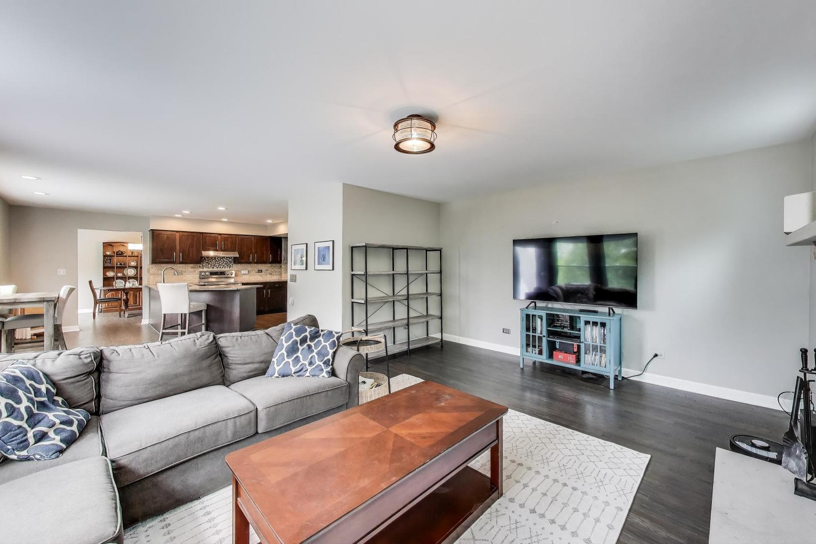 713 Mohican Trail, Lake In The Hills, IL 60156