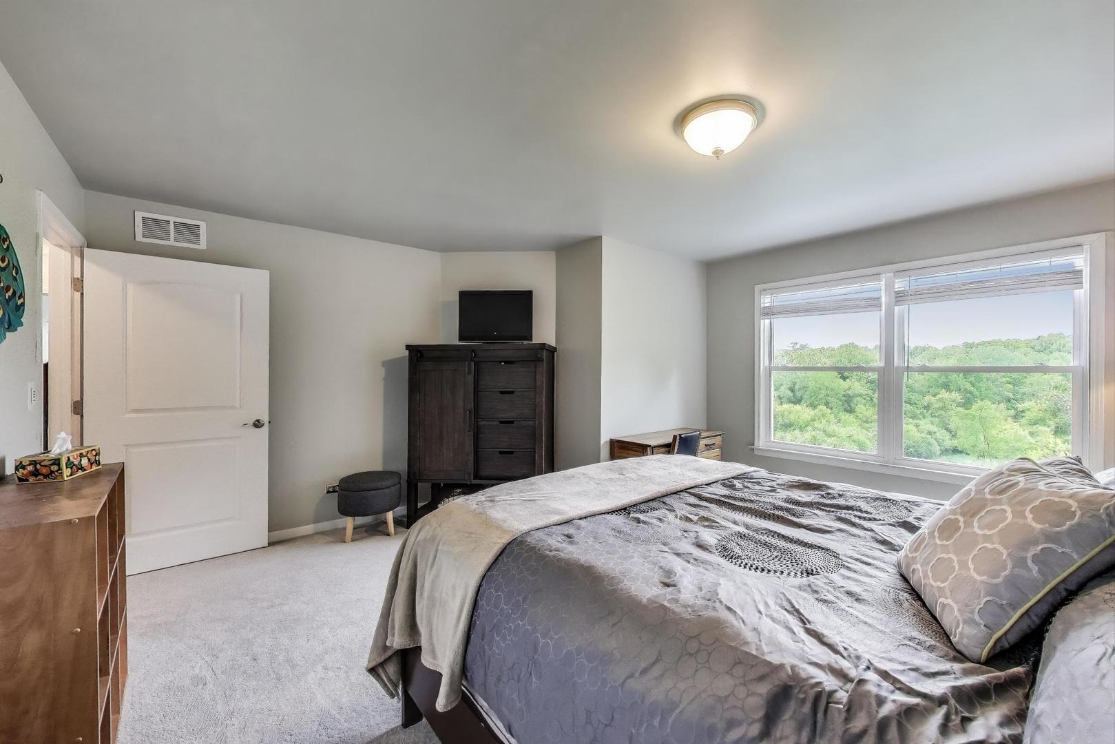 713 Mohican Trail, Lake In The Hills, IL 60156