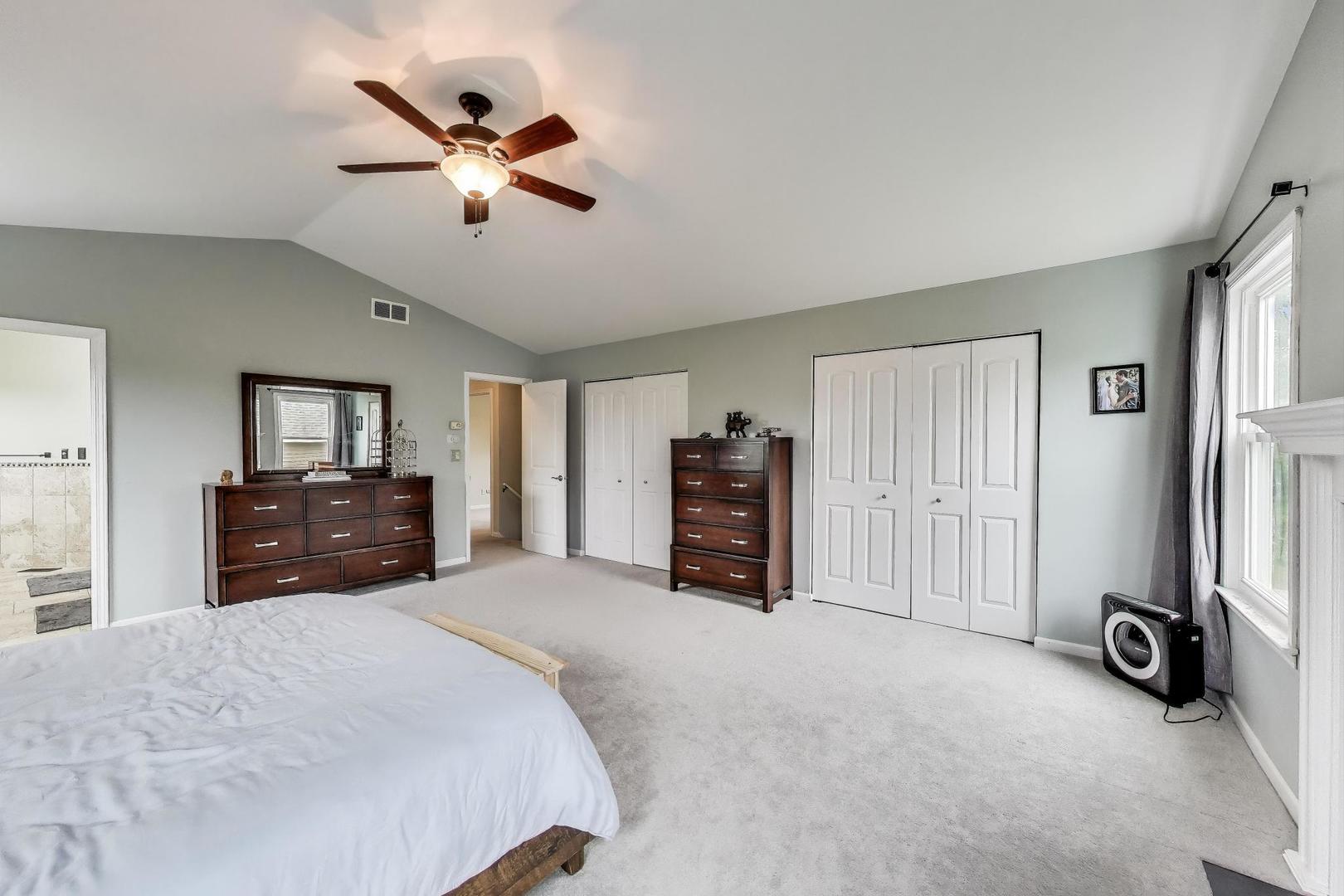 713 Mohican Trail, Lake In The Hills, IL 60156