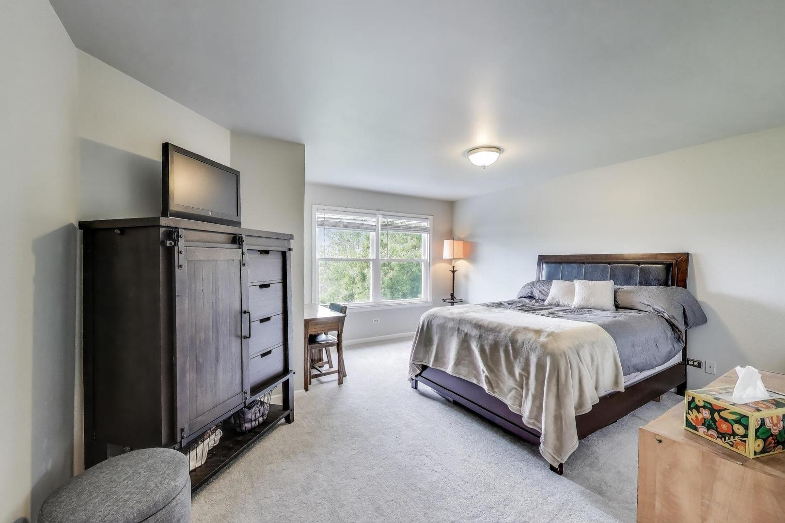 713 Mohican Trail, Lake In The Hills, IL 60156