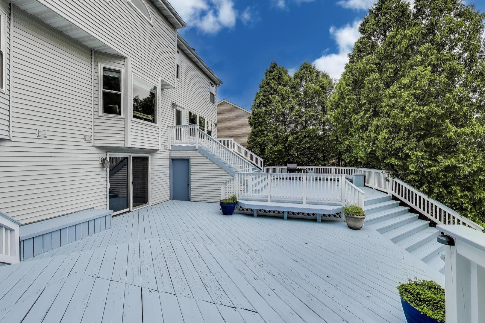 713 Mohican Trail, Lake In The Hills, IL 60156