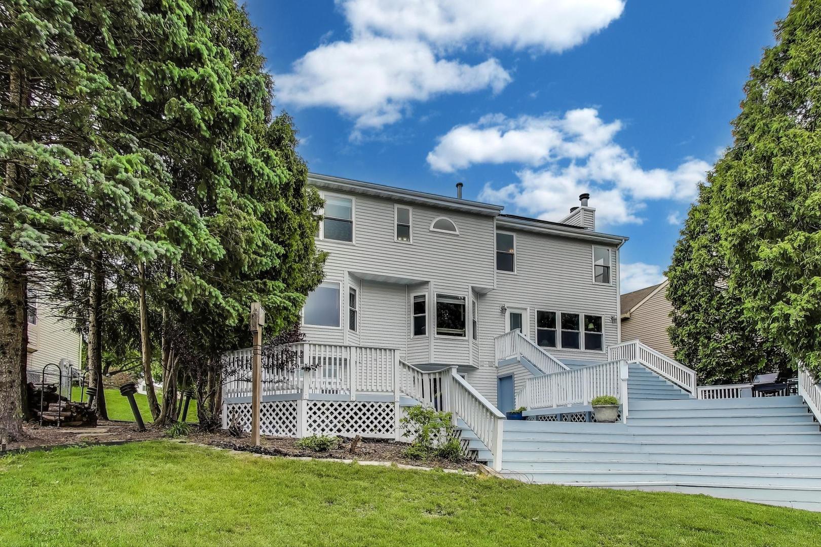713 Mohican Trail, Lake In The Hills, IL 60156