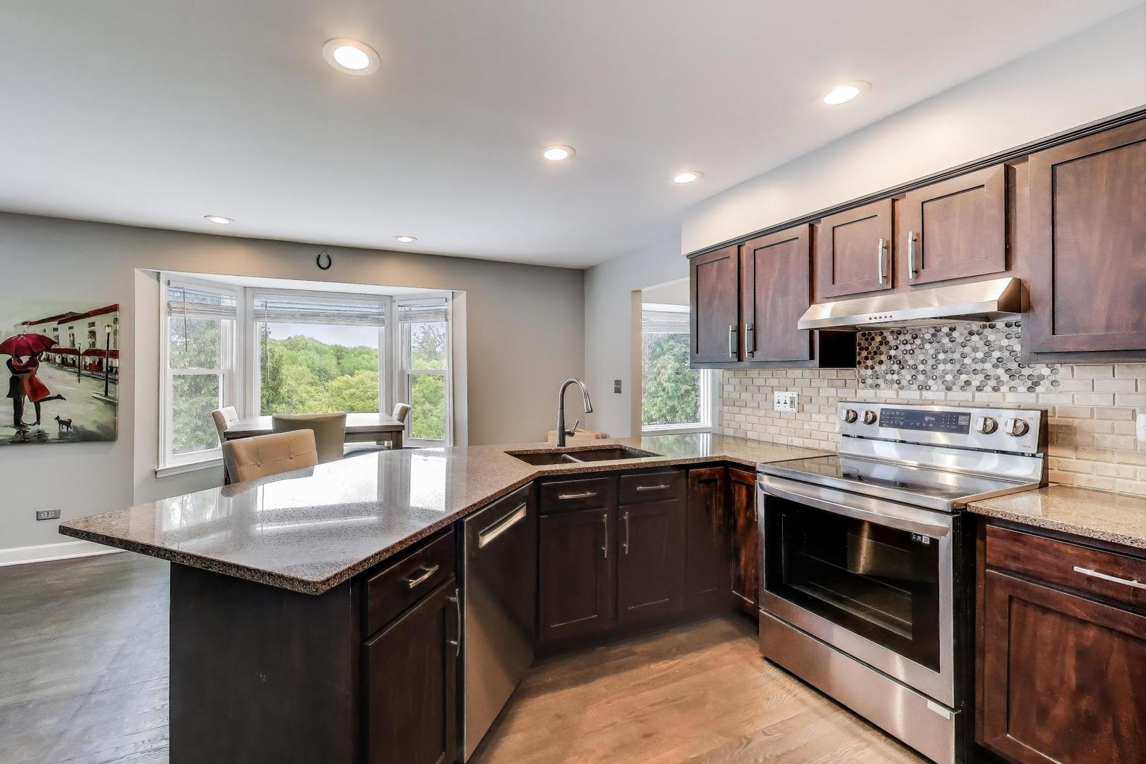713 Mohican Trail, Lake In The Hills, IL 60156