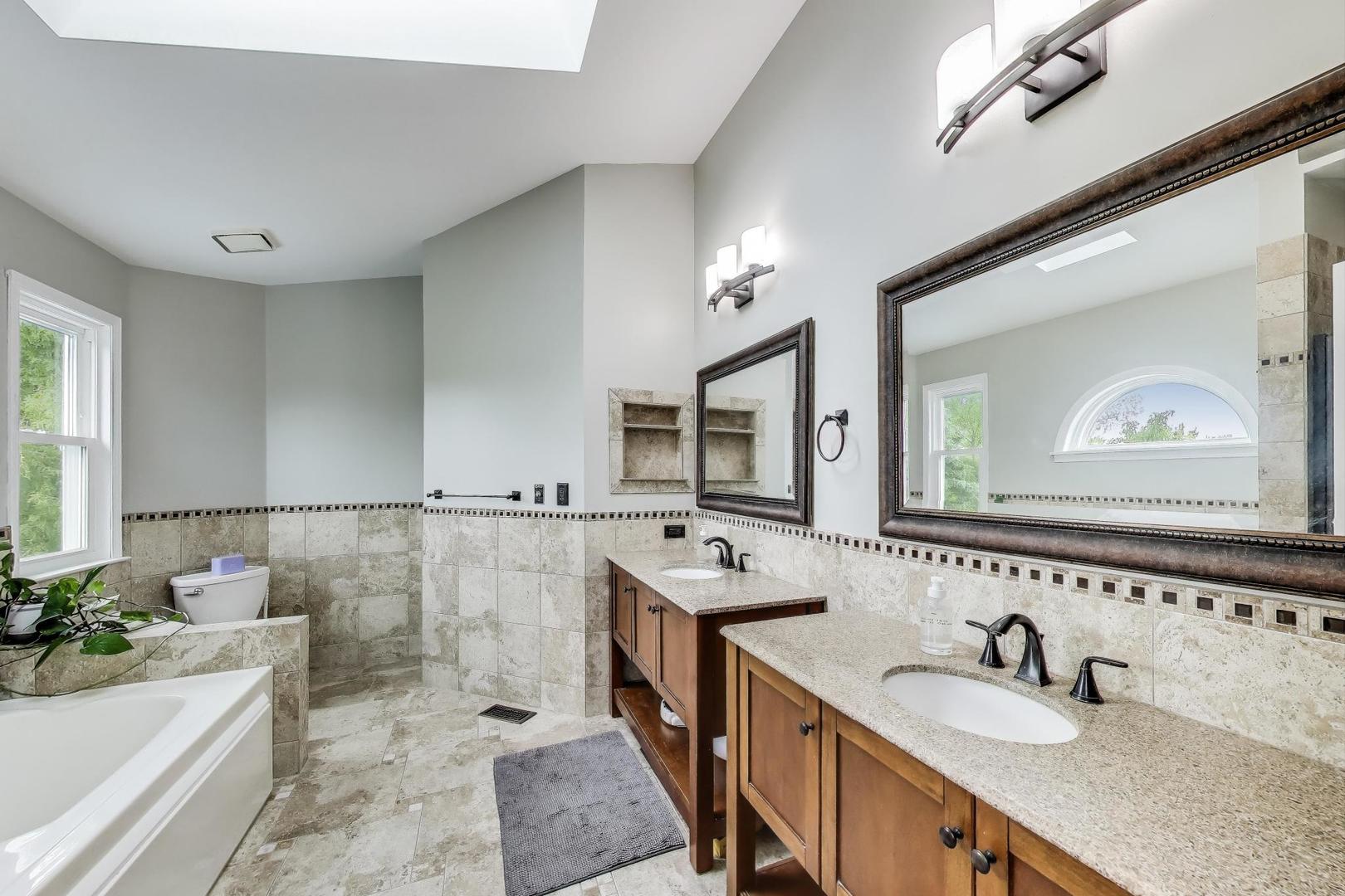 713 Mohican Trail, Lake In The Hills, IL 60156