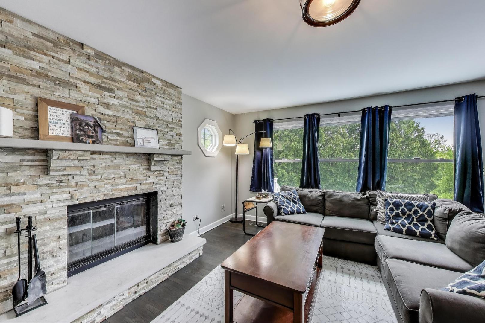 713 Mohican Trail, Lake In The Hills, IL 60156