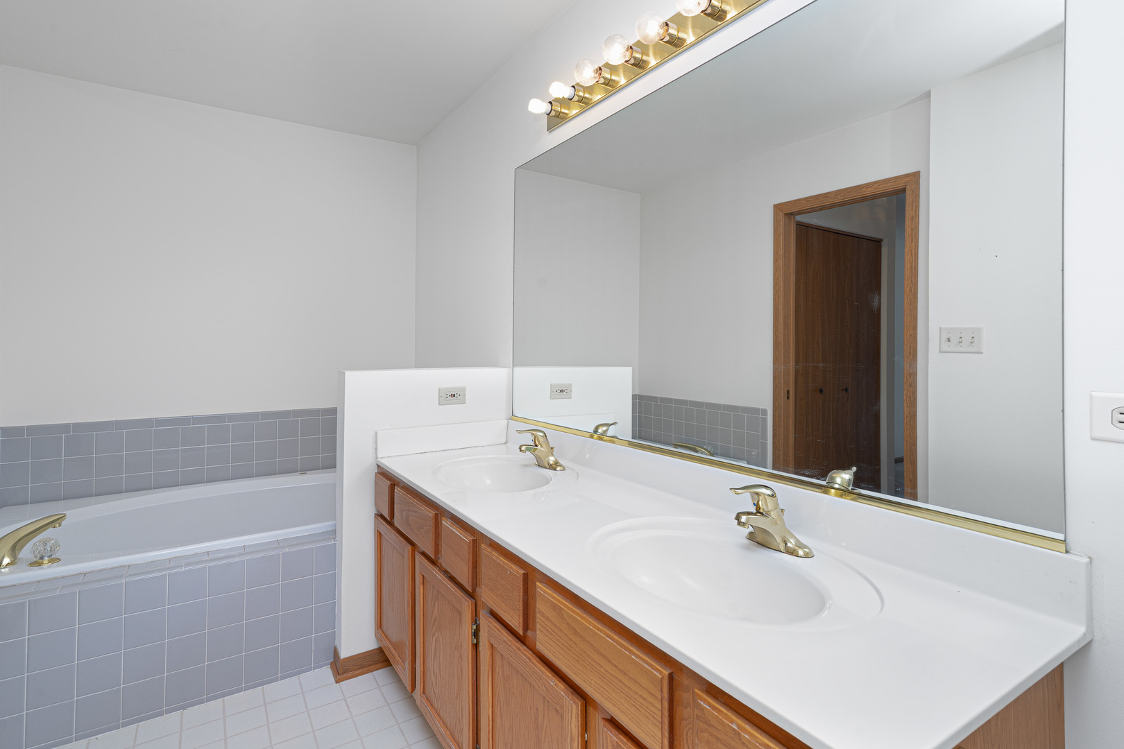 118 Matthias Court, North Aurora, IL 60542