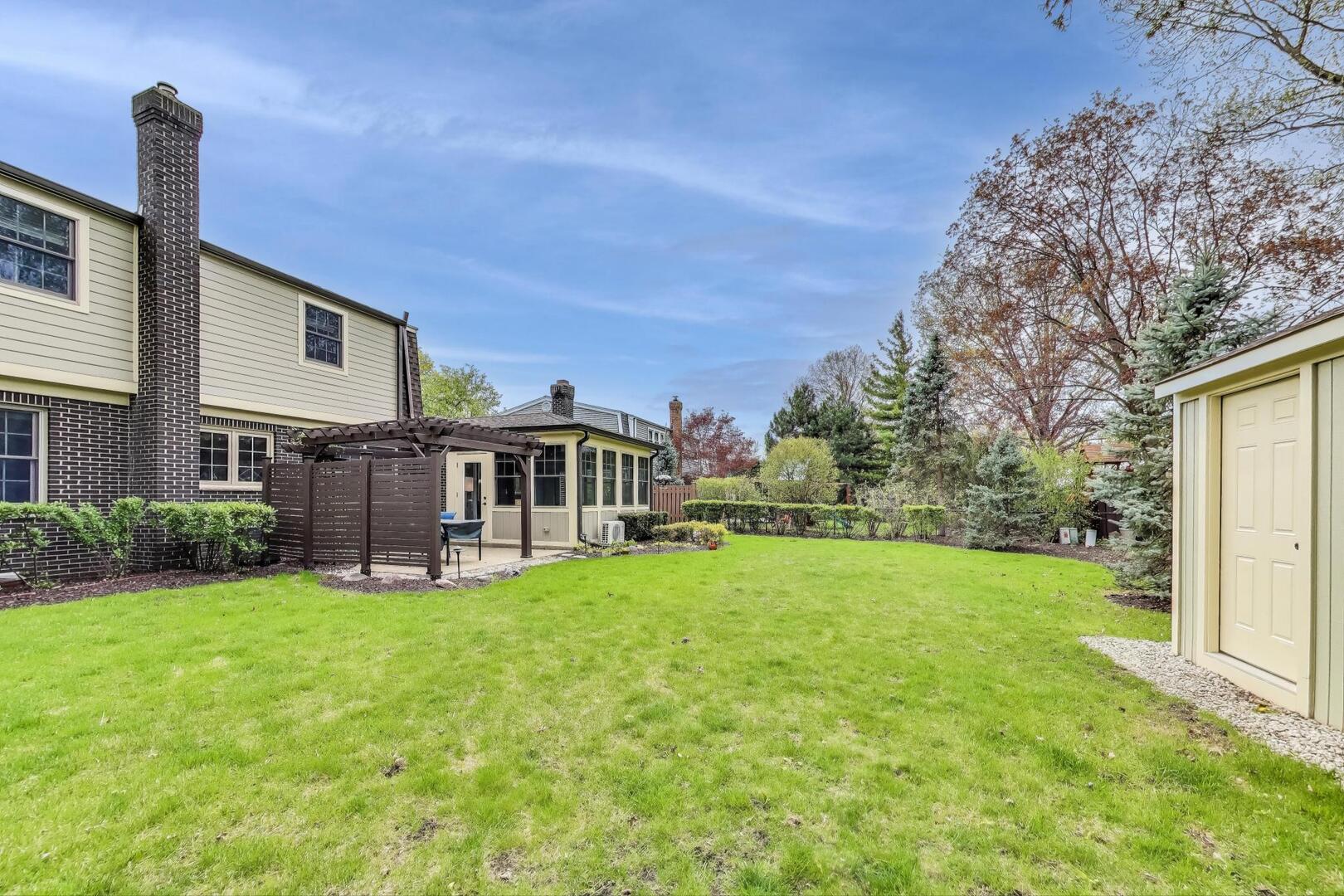 1608 N Douglas Avenue, Arlington Heights, IL 60004