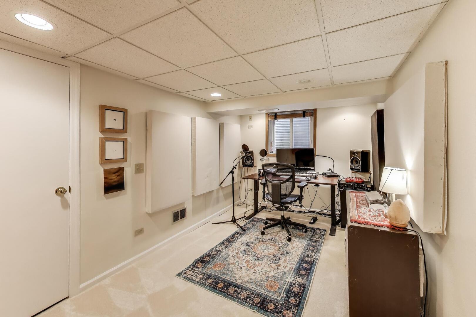 1608 N Douglas Avenue, Arlington Heights, IL 60004