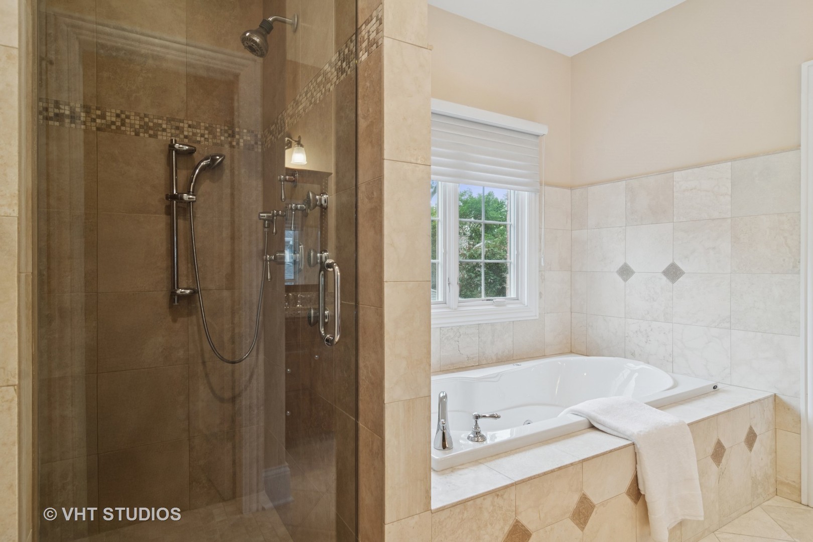 1238 N Illinois Avenue, Arlington Heights, IL 60004