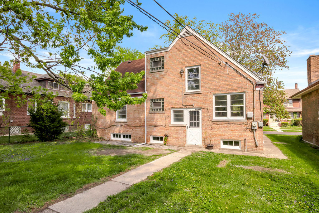 12616 Ann Street, Blue Island, IL 60406