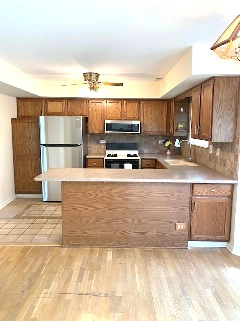 112 Sarahs Grove Lane, Schaumburg, IL 60193