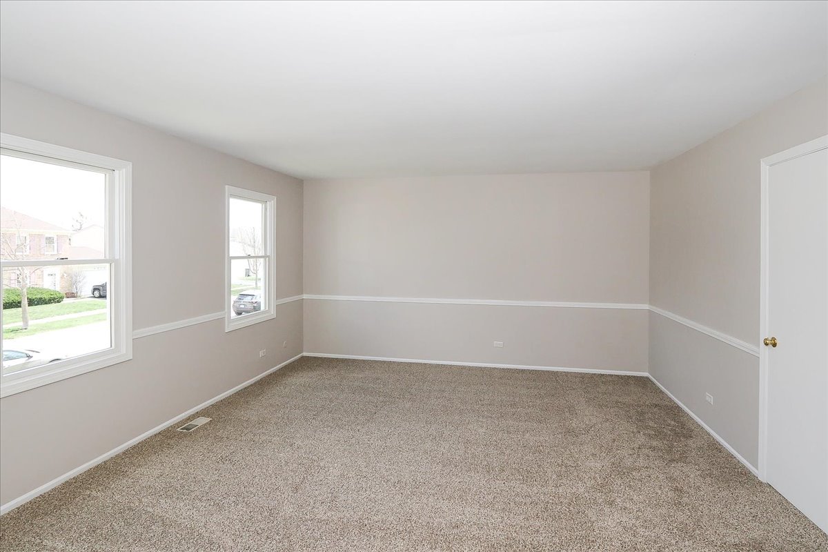 4990 Lichfield Drive, Hoffman Estates, IL 60010