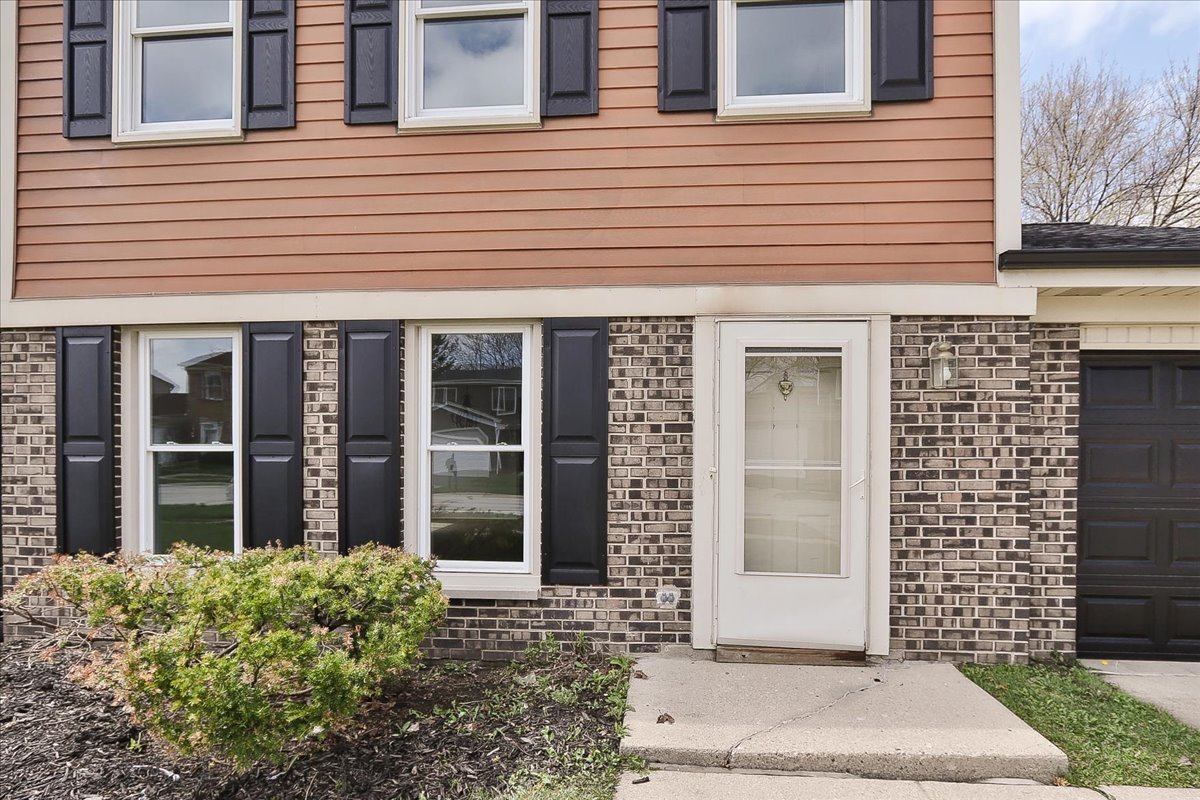 4990 Lichfield Drive, Hoffman Estates, IL 60010