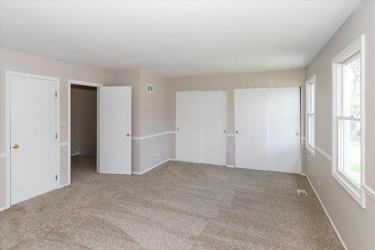 4990 Lichfield Drive, Hoffman Estates, IL 60010