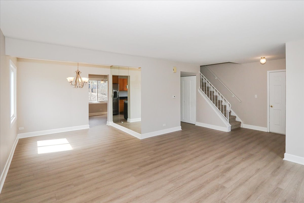 4990 Lichfield Drive, Hoffman Estates, IL 60010