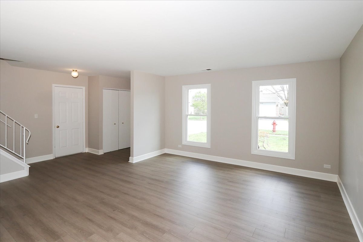 4990 Lichfield Drive, Hoffman Estates, IL 60010