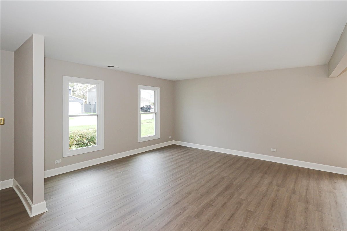 4990 Lichfield Drive, Hoffman Estates, IL 60010