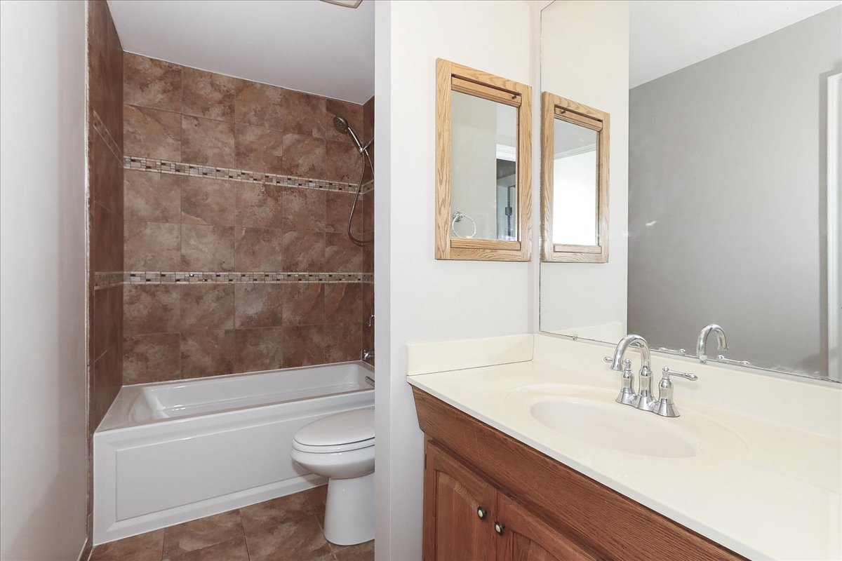 4990 Lichfield Drive, Hoffman Estates, IL 60010