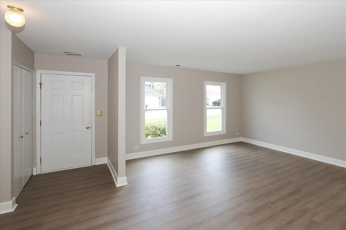 4990 Lichfield Drive, Hoffman Estates, IL 60010