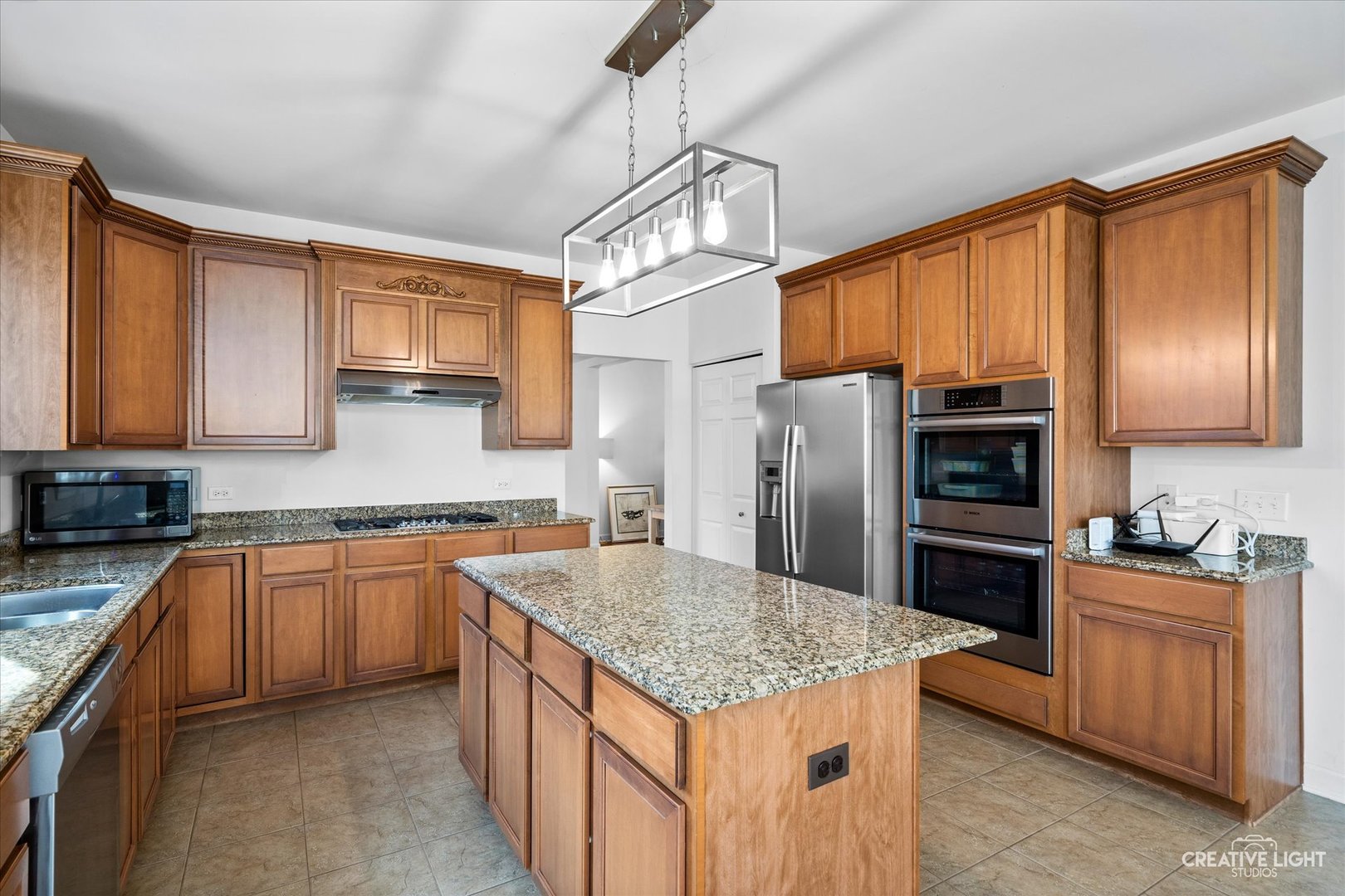 3323 Noble Drive, Woodridge, IL 60517