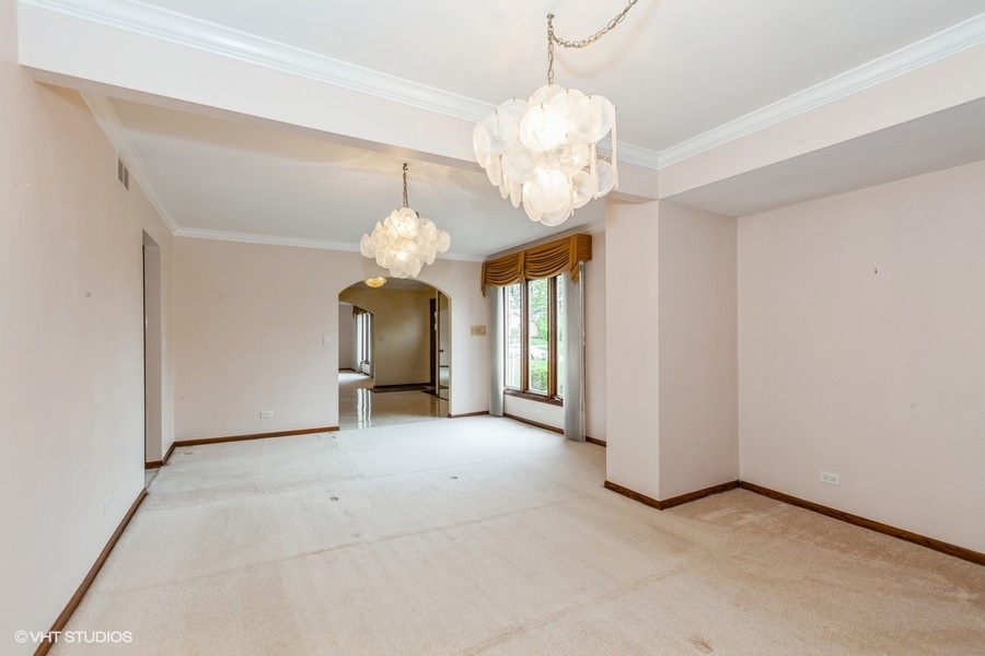 227 Wood Glen Lane, Oak Brook, IL 60523