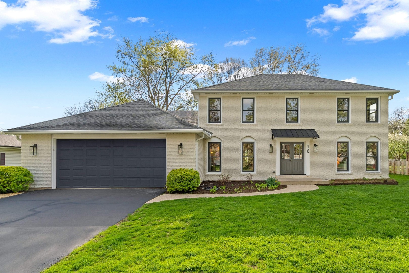 16 S Northampton Drive, Geneva, IL 60134