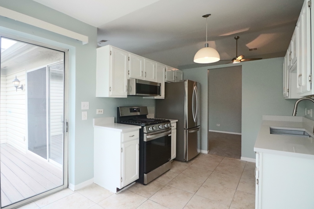 1520 COMMODORE Lane #6, Schaumburg, IL 60193