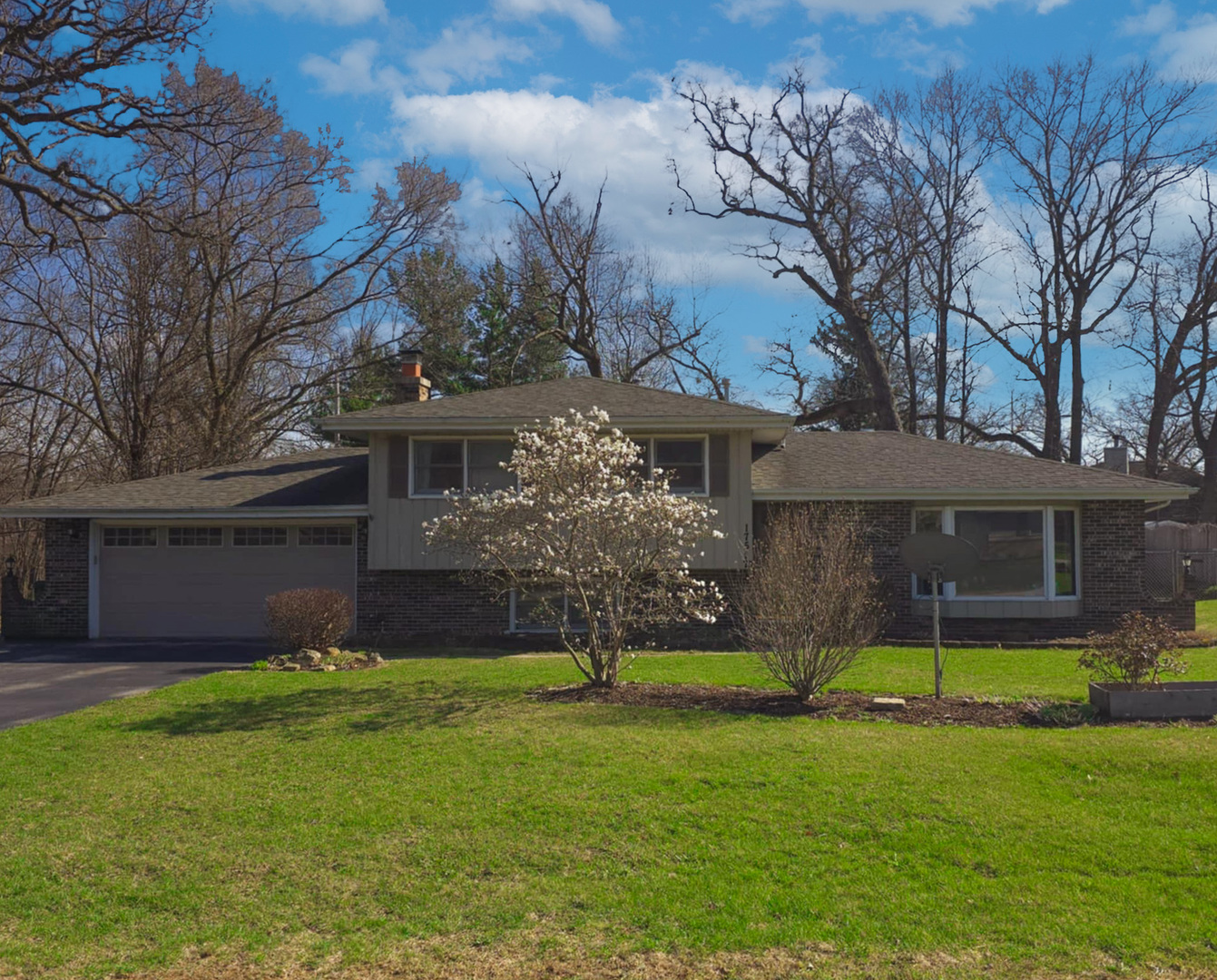 17517 Woodbrook Lane, Lockport, IL 60441