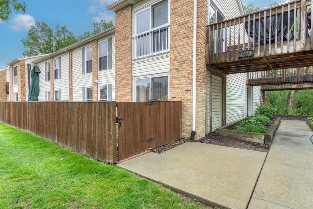 1970 Kenilworth Circle #C, Hoffman Estates, IL 60169