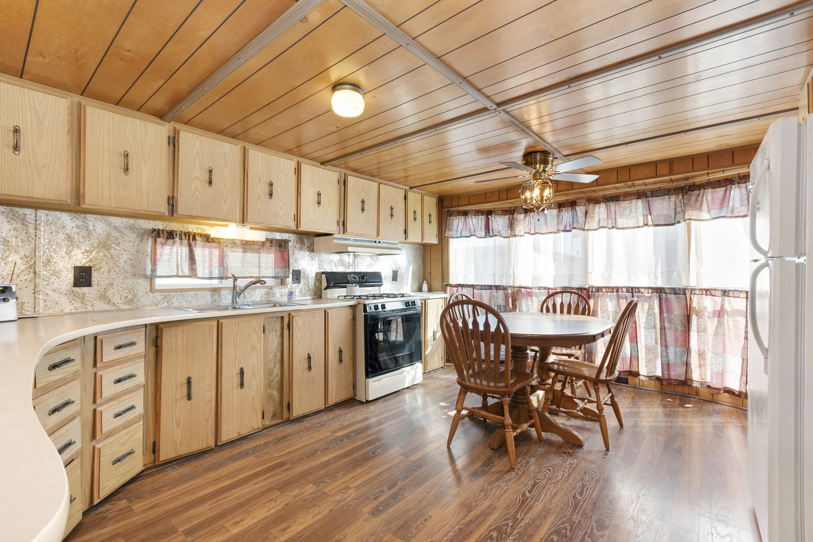 32 Elm Street, Countryside, IL 60525