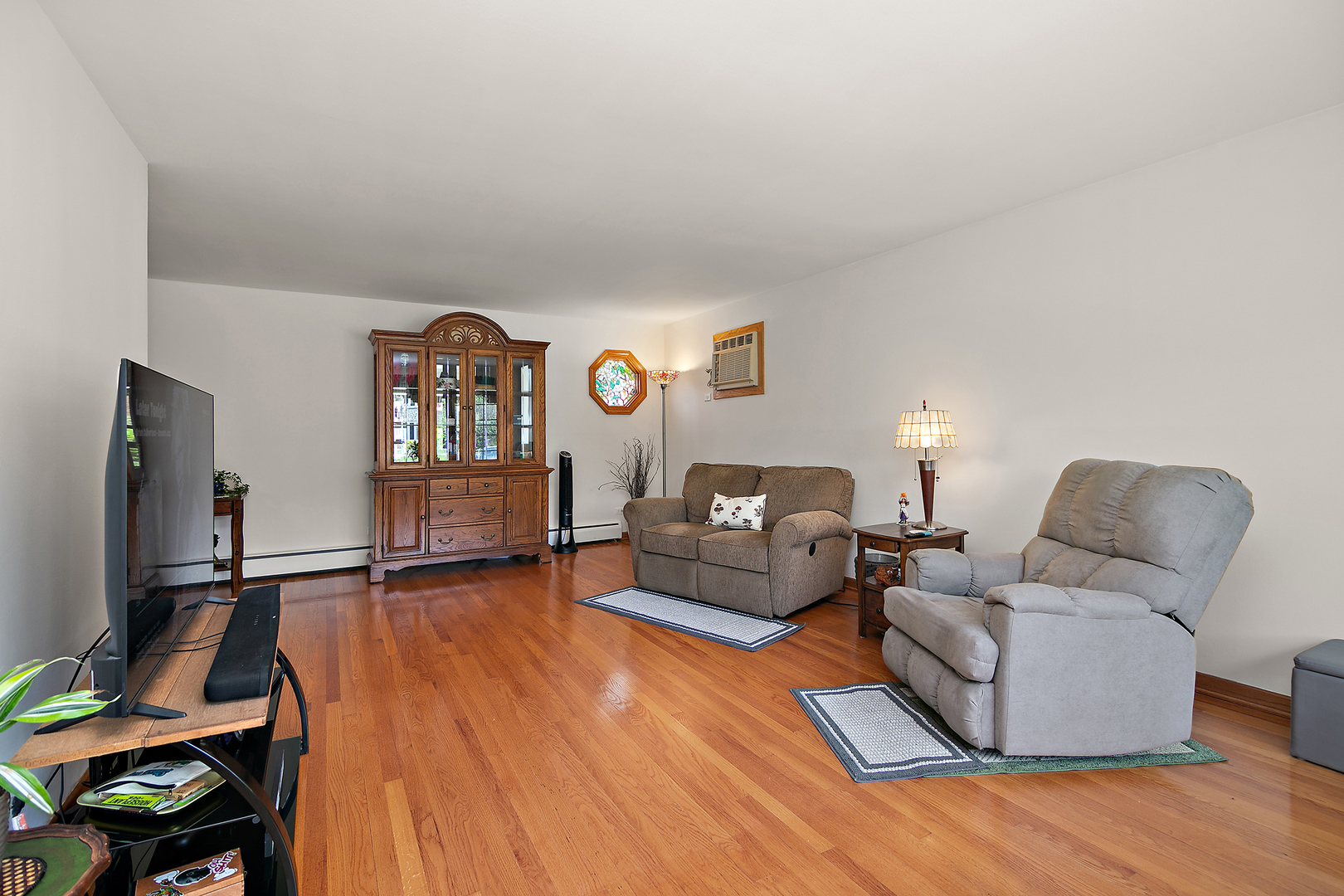 16028 Laramie Avenue, Oak Forest, IL 60452