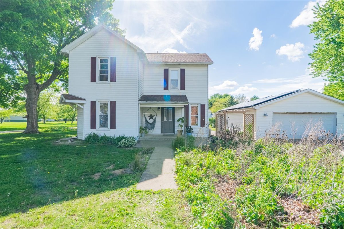 109 S East Street, Ellsworth, IL 61737