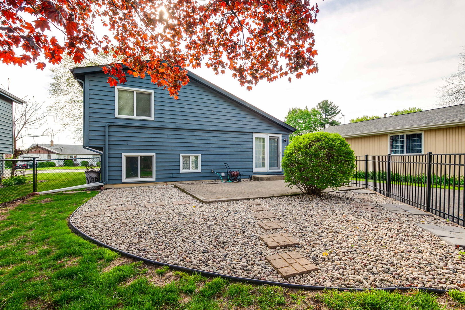 64 N Lincoln Avenue, Mundelein, IL 60060