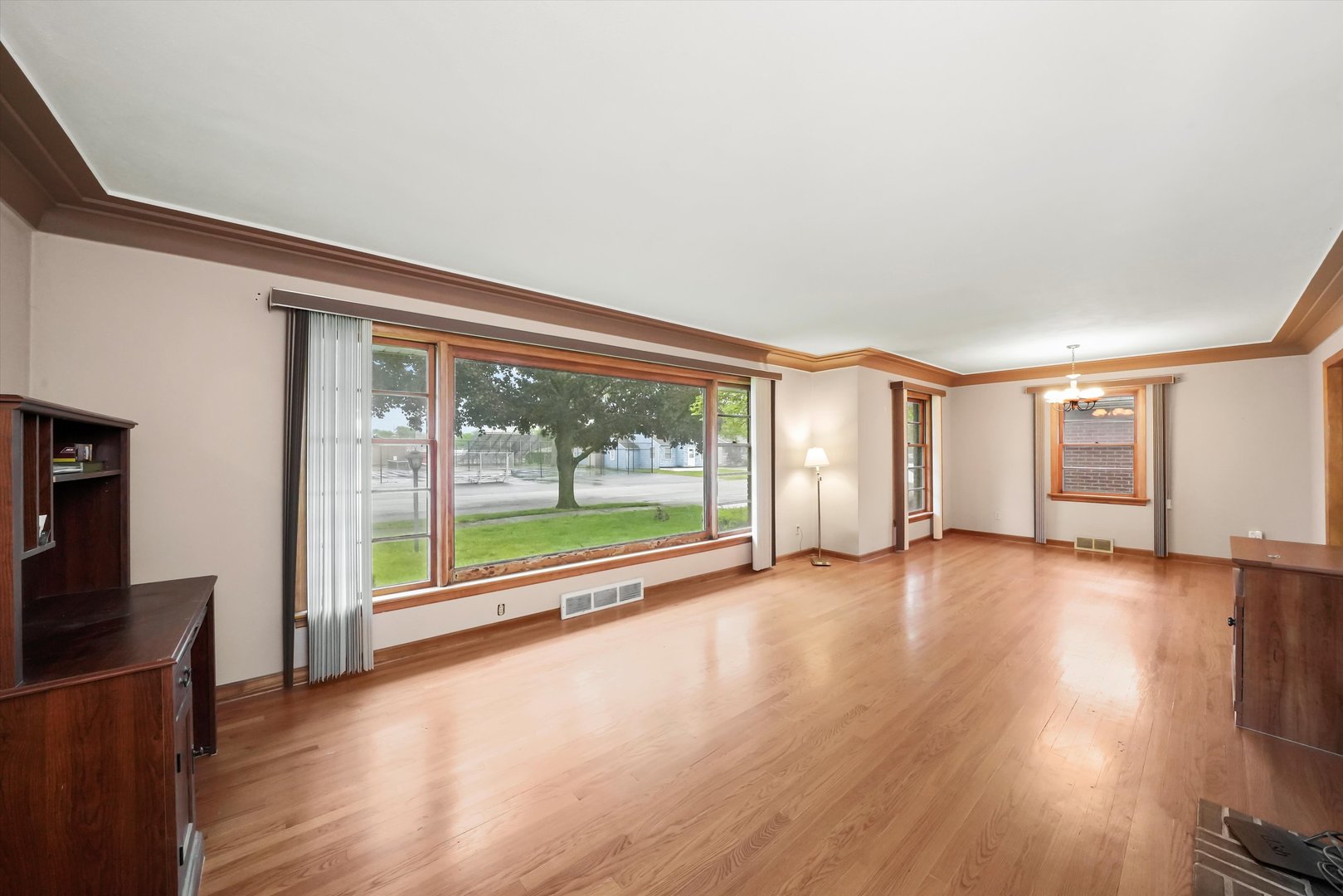 18418 Chicago Avenue, Lansing, IL 60438
