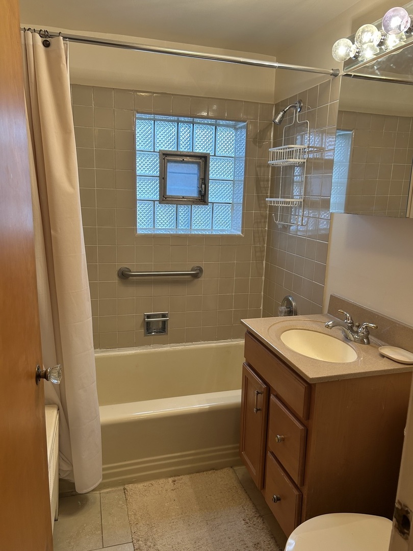 7172 W Armitage Avenue, Chicago, IL 60707