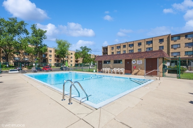 6660 S Brainard Avenue #211, Countryside, IL 60525