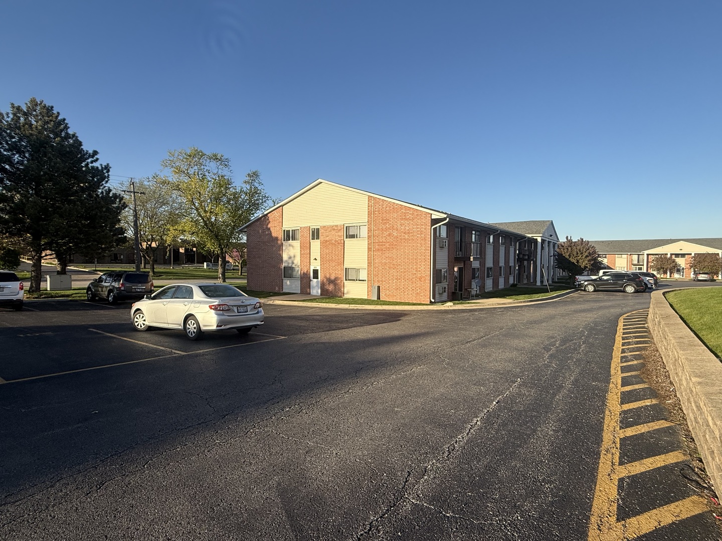 659 E Fullerton Avenue #107, Glendale Heights, IL 60139