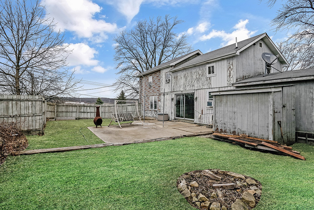 906 E Illinois Street, Lemont, IL 60439