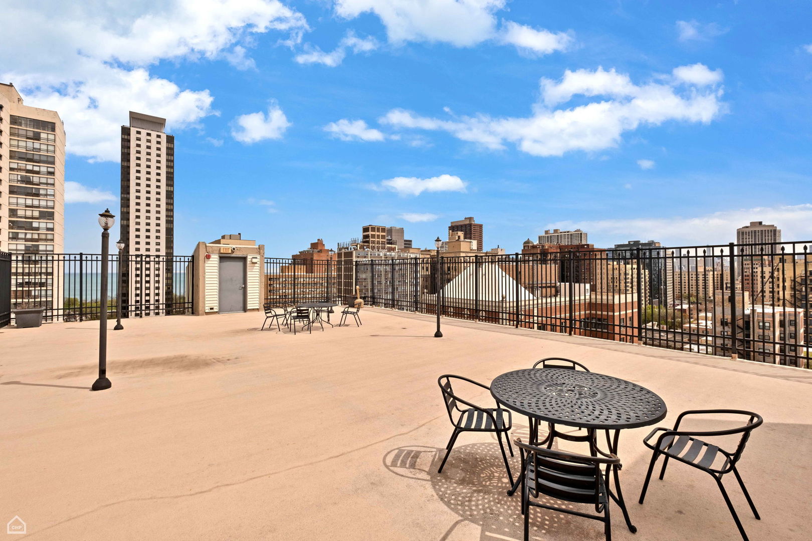 450 W Briar Place #8J, Chicago, IL 60657