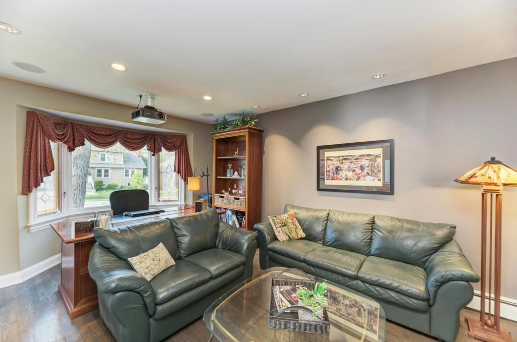 221 8th Street, Downers Grove, IL 60515