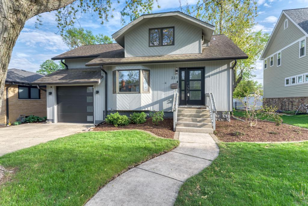 221 8th Street, Downers Grove, IL 60515