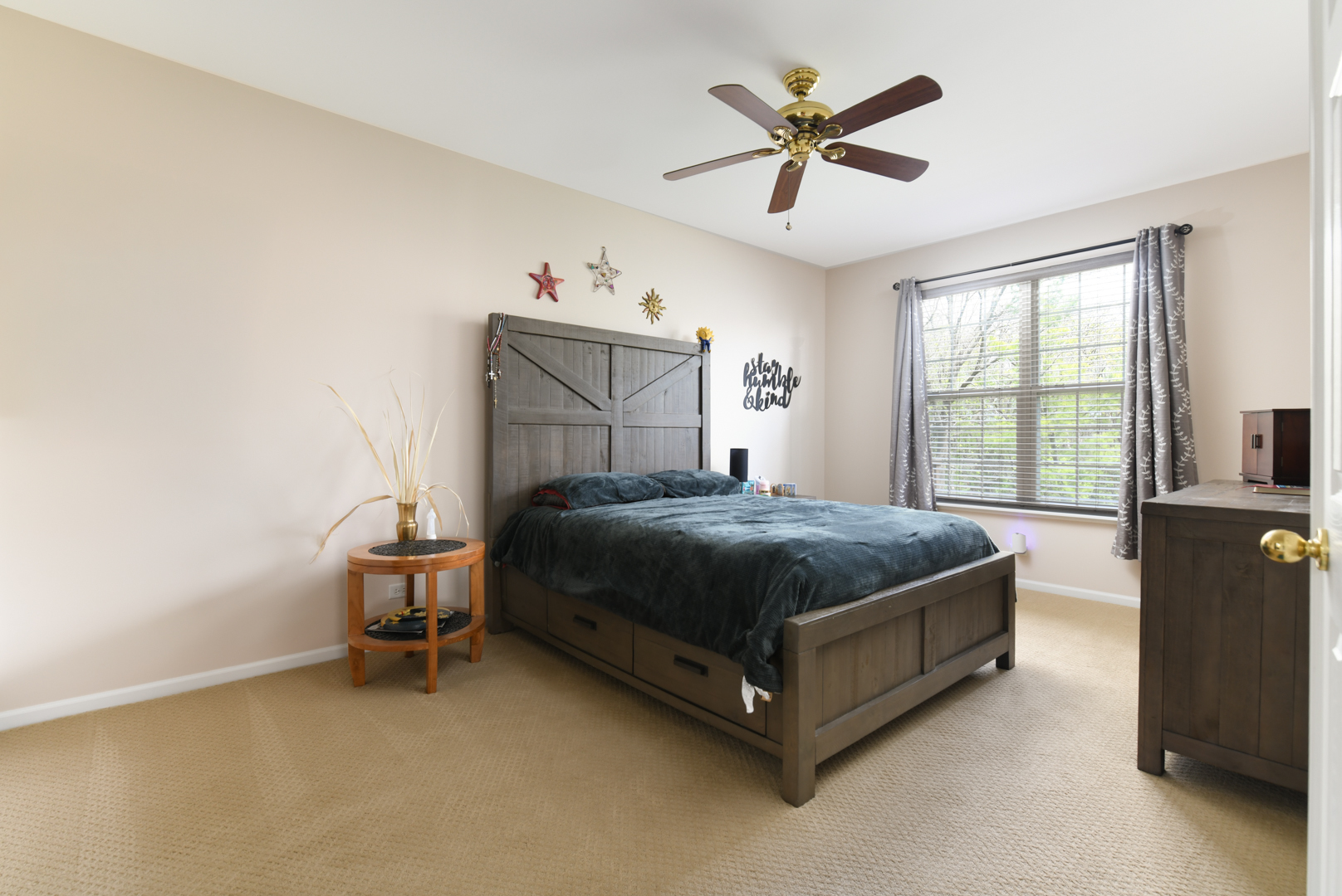 121 Briarwood Drive, Gilberts, IL 60136