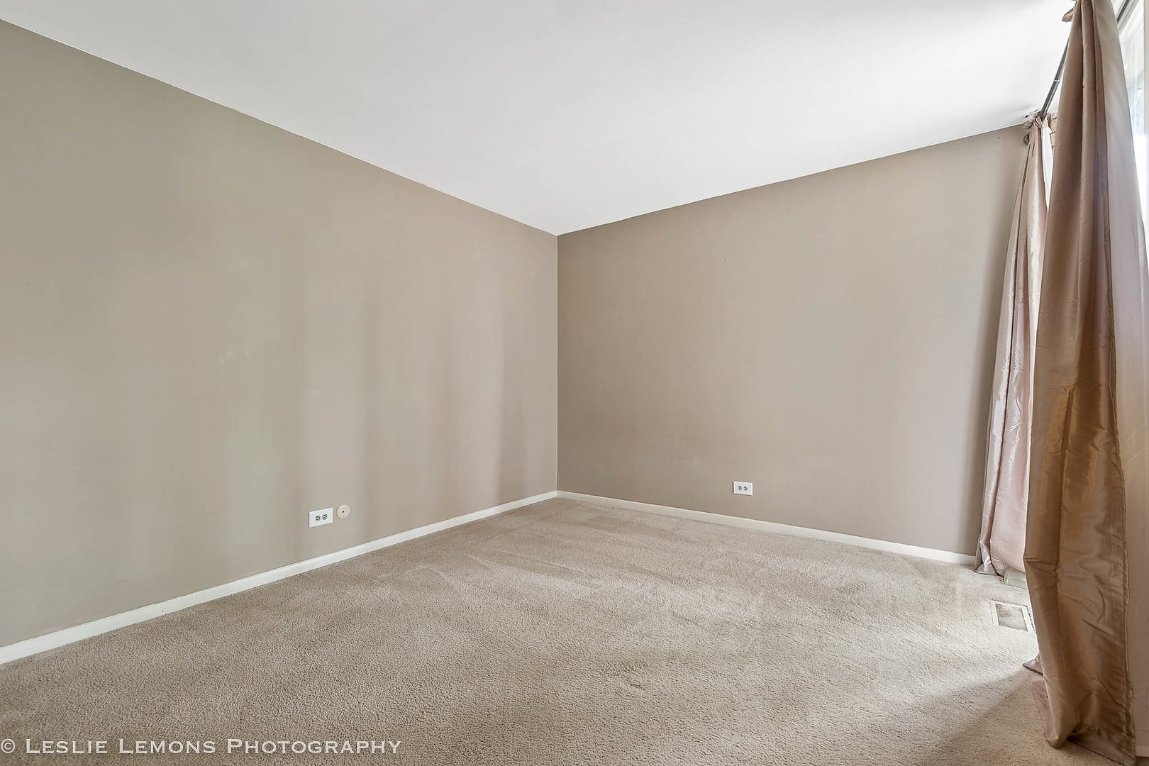 5700 Hillcrest Lane #2J, Lisle, IL 60532