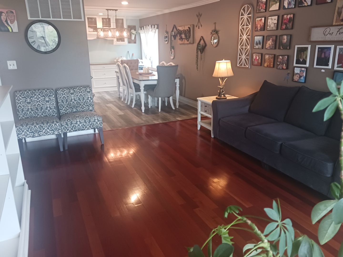 5640 W 82nd Place, Burbank, IL 60459