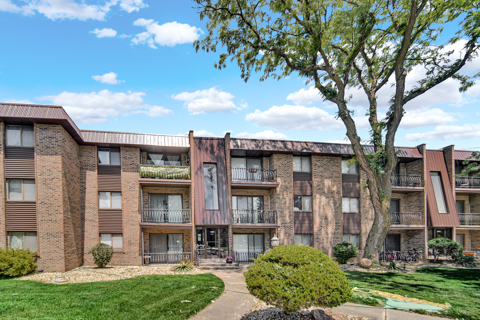 3010 Bernice Road #104, Lansing, IL 60438